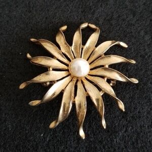 Women's 2.5" Goldtone Sunburst Pearl Brooch